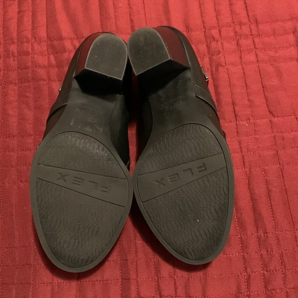 Size 9 Life Stride slip on ankle booties in excellent like new condition - Picture 3 of 8